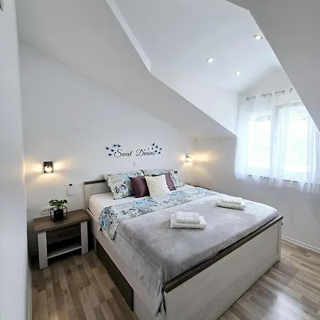 Apartment Matanovi Dvori *