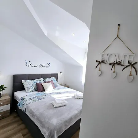 Matanovi Dvori Apartment Podstrana