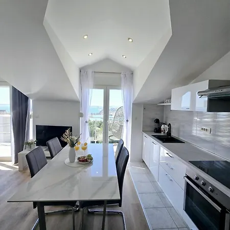 Matanovi Dvori Apartment Podstrana